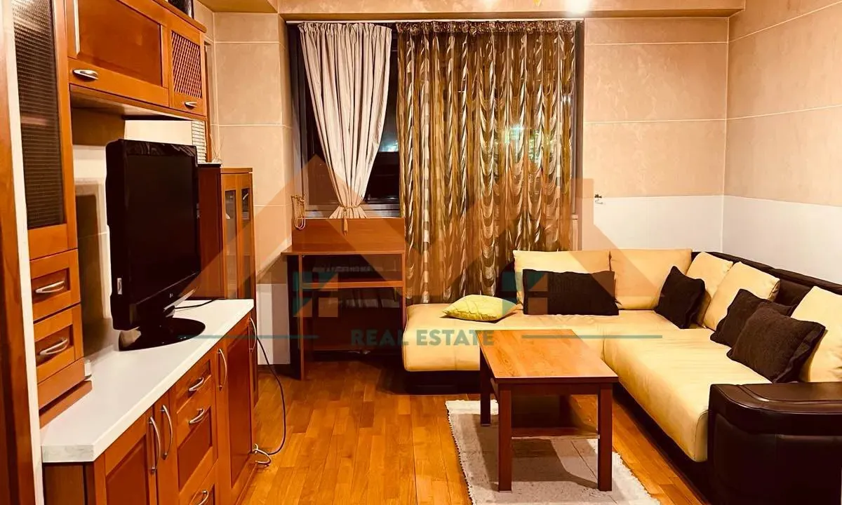 Izdavanje, jednosoban stan, 45m², Centar, Podgorica