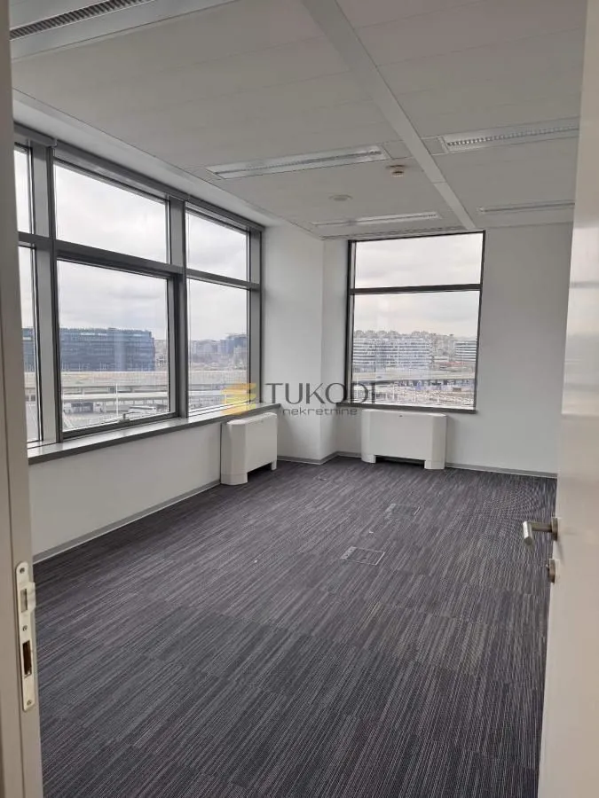 Izdavanje, poslovni prostor, 776m², Novi Beograd Blok 67, Novi Beograd Sve Podlokacije