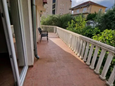 Izdavanje, dvosoban stan, 72m², Kalimanj, Tivat - image 10