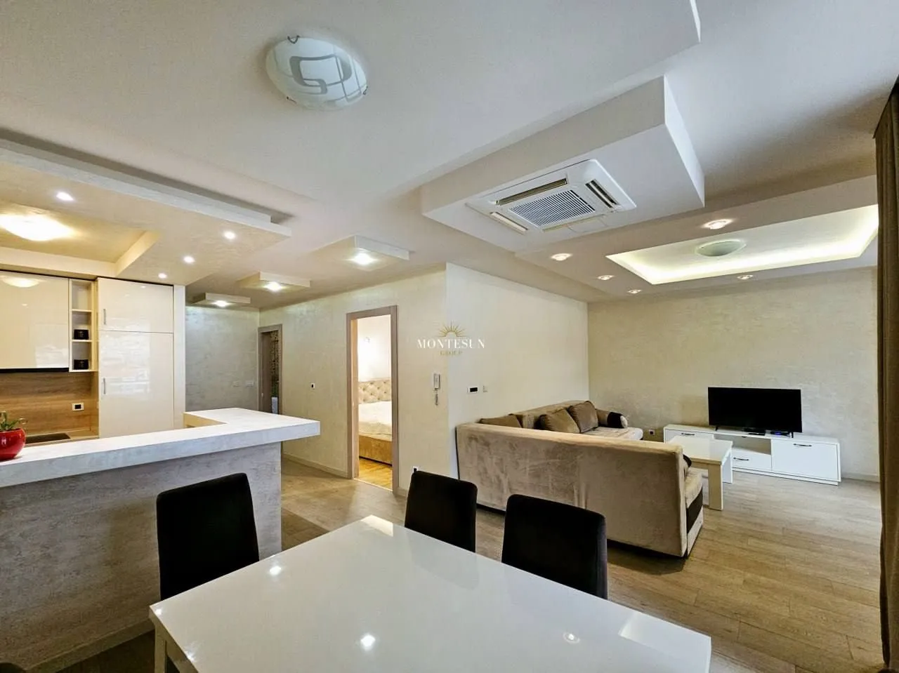 Rent, one bedroom apartment, 70m², Centar, Budva