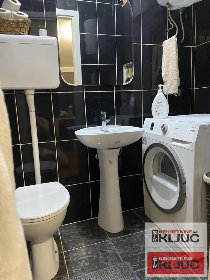 Prodaja, četvorosoban stan, 98m², Bulevar patrijarha Pavla, Novi Sad Sve Podlokacije