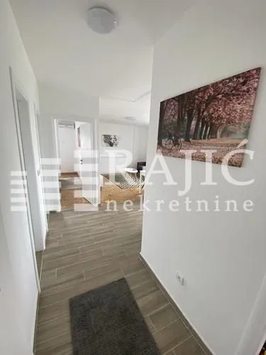 Izdavanje, trosoban stan, 60m², Novi Beograd Blok 1 Fontana, Novi Beograd Sve Podlokacije