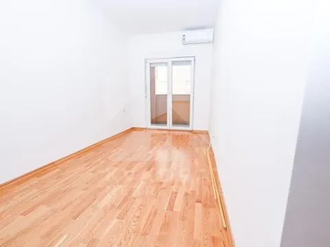Rent, two bedroom apartment, 67m², Tuški Put, Podgorica - image 10