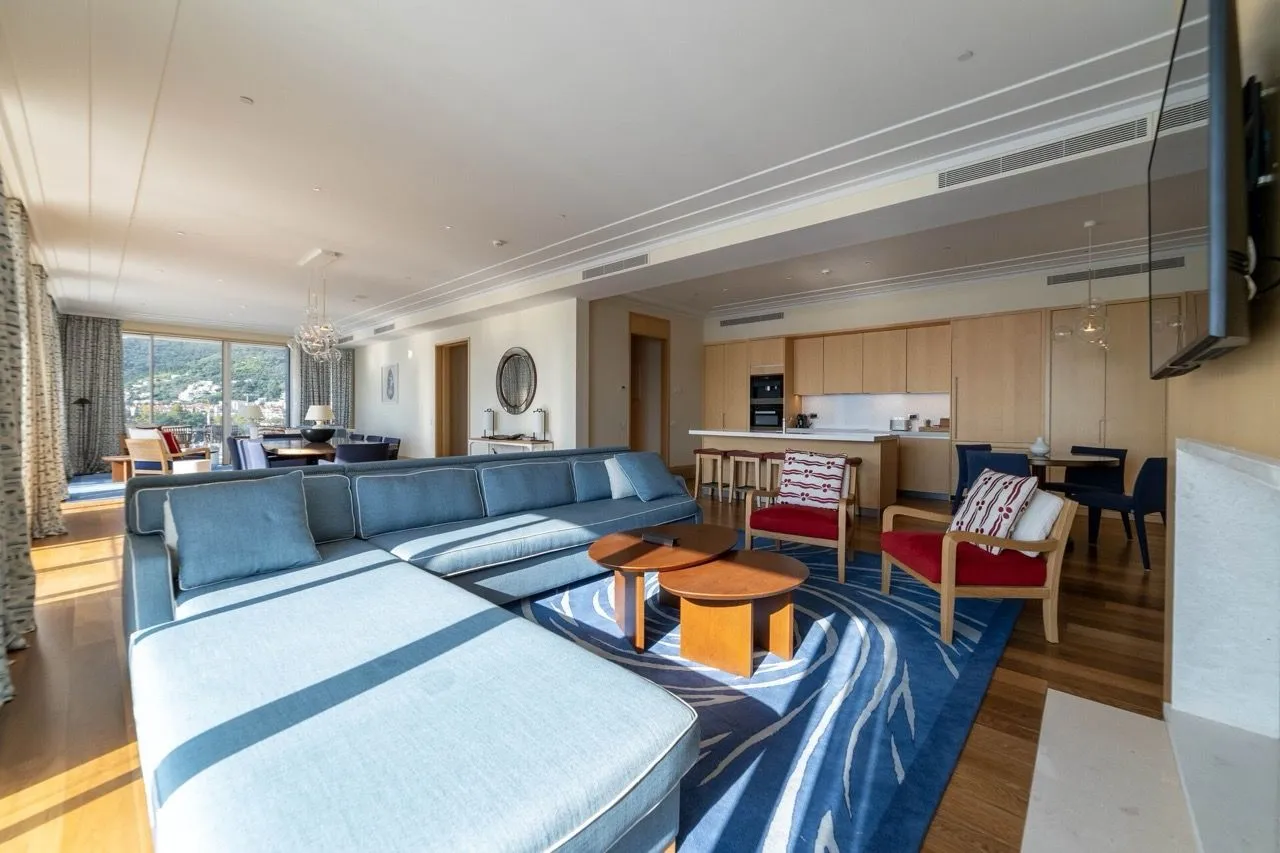 Prodaja, četvorosoban stan, 498m², Tivat, Crna Gora