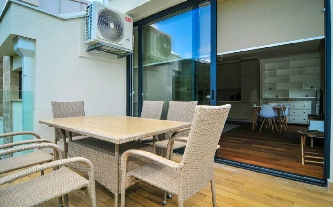Prodaja, dvosoban stan, 80m², Tivat, Crna Gora
