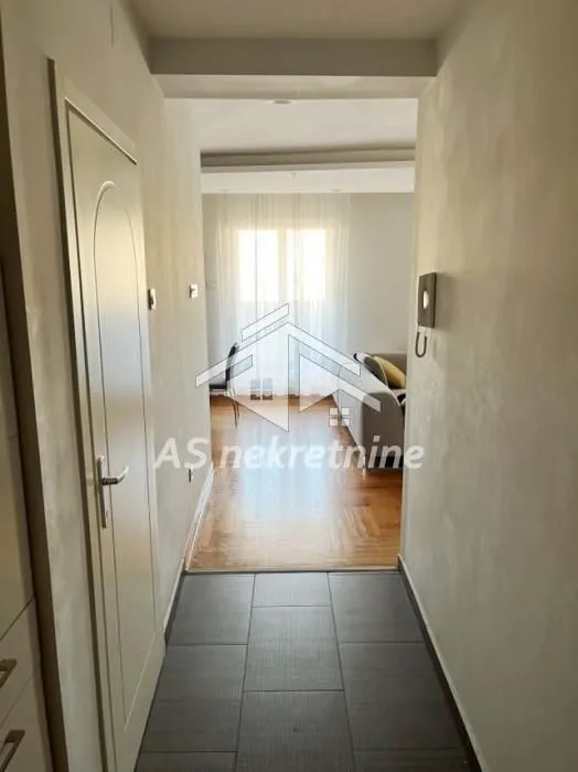 Izdavanje, četvorosoban stan, 120m², Voždovac Sve Podlokacije, Beograd