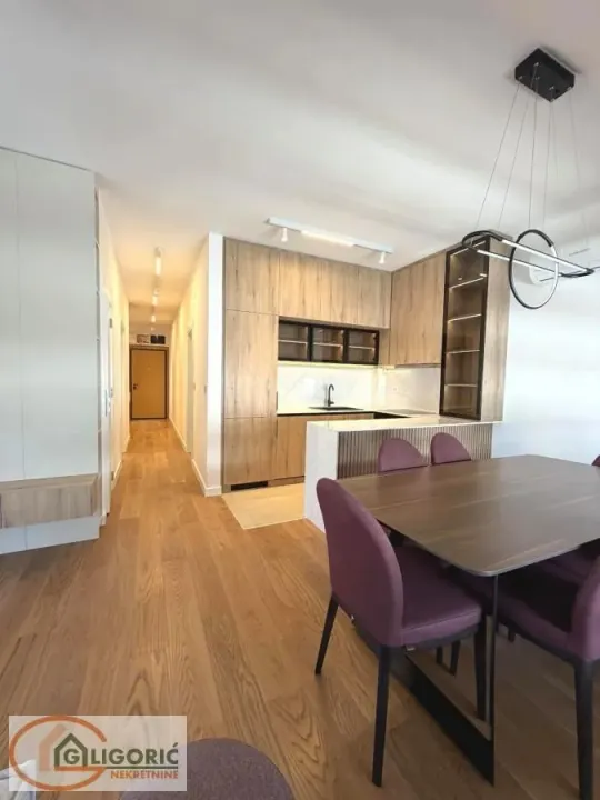 Izdavanje, trosoban stan, 65m², Čubura, Beograd
