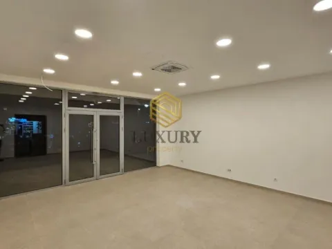 Izdavanje, poslovni prostor, 46m², Pobrežje, Podgorica - image 7