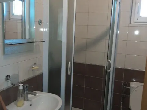 Izdavanje, dvosoban stan, 60m², Centar, Podgorica - image 2