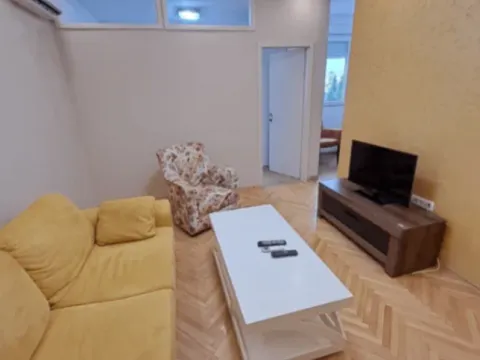 Izdavanje, jednosoban stan, 34m², Autobuska stanica, Podgorica - image 2