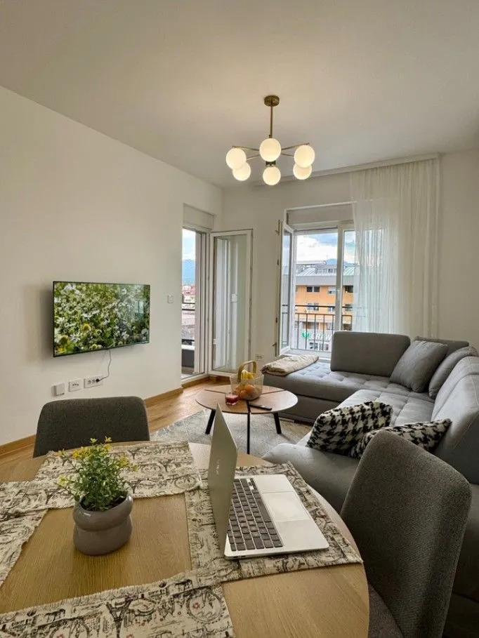 Izdavanje, jednosoban stan, 46m², Stari Aerodrom, Podgorica