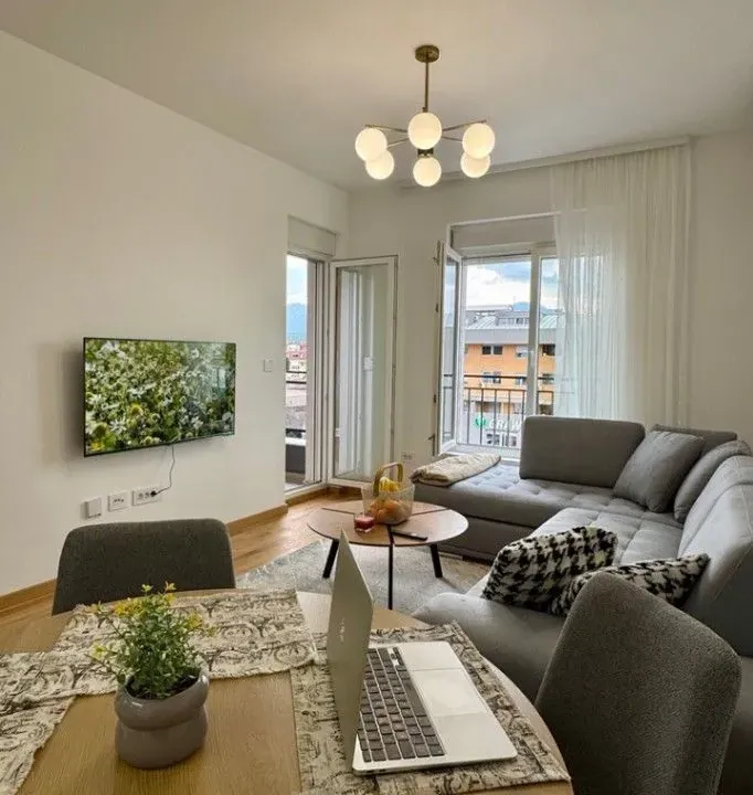 Izdavanje, jednosoban stan, 46m², Stari Aerodrom, Podgorica