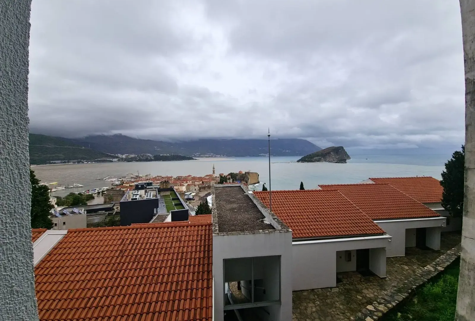 Izdavanje, jednosoban stan, 50m², Budva, Crna Gora