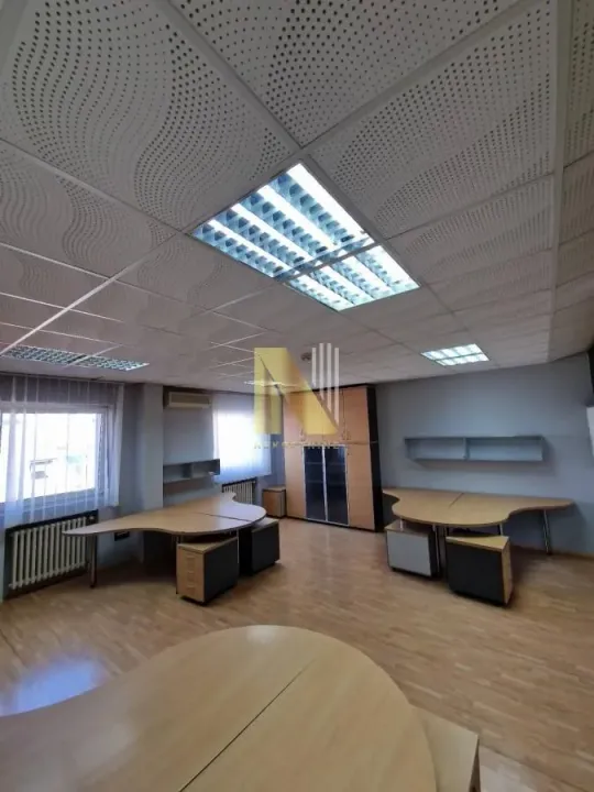 Izdavanje, poslovni prostor, 120m², Centar, Novi Sad