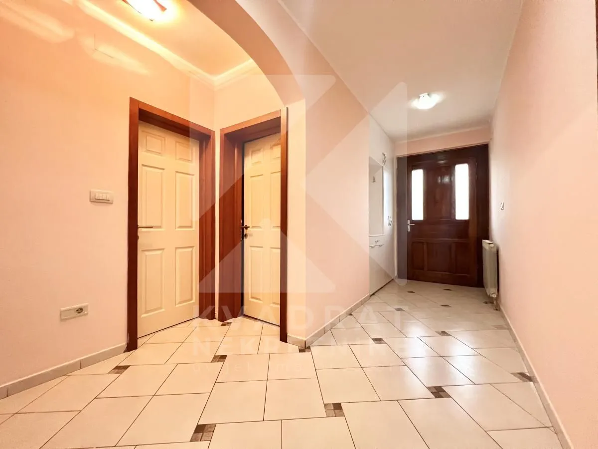 Izdavanje, dvosoban stan, 80m², Zagorič, Podgorica