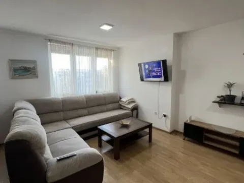 Izdavanje, dvosoban stan, 70m², Centar, Bar - image 3