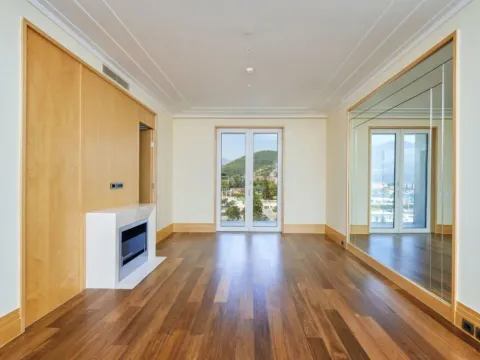 Prodaja, jednosoban stan, 77m², Porto Montenegro, Tivat - image 17