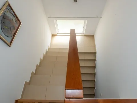 Sale, house, 200m², Tološi, Podgorica - image 10