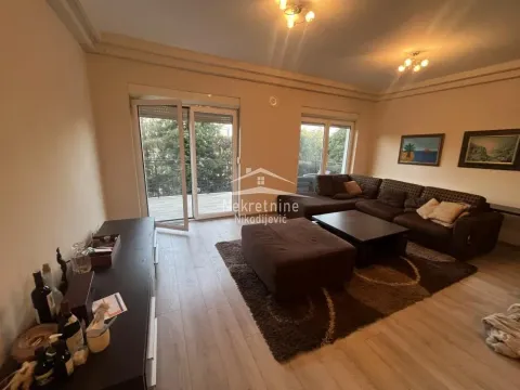 Living room with a seating set and access to the terrace. - image 3
