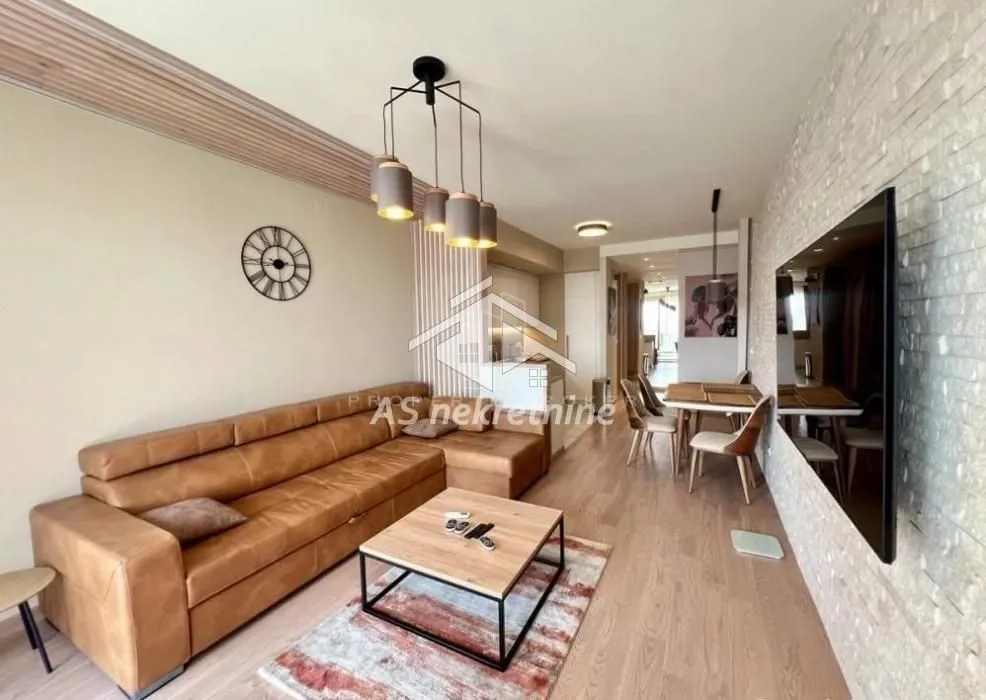 Izdavanje, trosoban stan, 83m², Savski Venac, Beograd