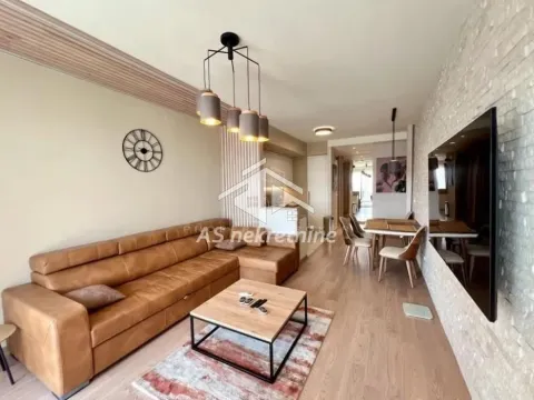 Izdavanje, trosoban stan, 83m², Savski Venac, Beograd