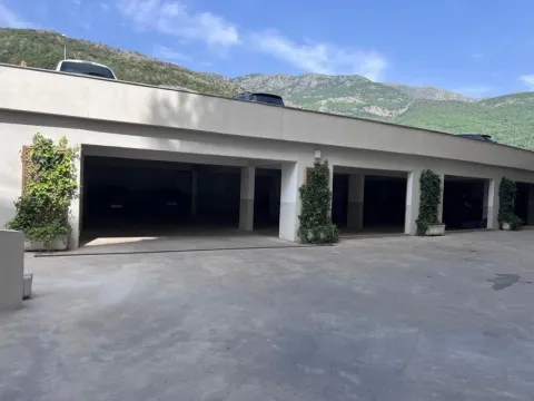 Rent, office space, 660m², Bečići, Budva - image 3