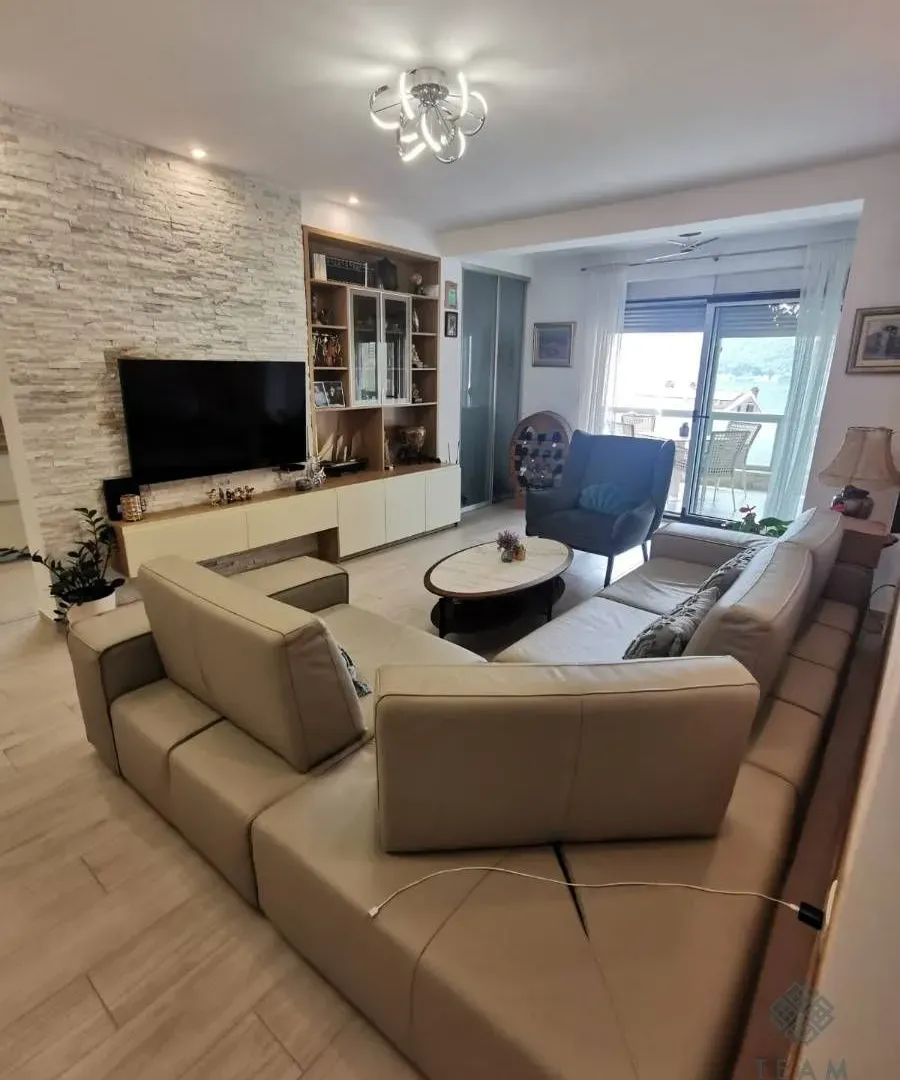 Prodaja, jednosoban stan, 61m², Dobrota, Kotor