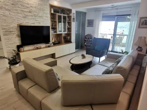 Sale, one bedroom apartment, 61m², Dobrota, Kotor - image 3