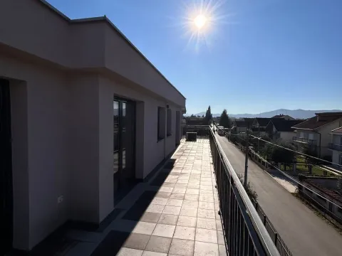 Izdavanje, četvorosoban stan, 150m², Tološi, Podgorica - image 14