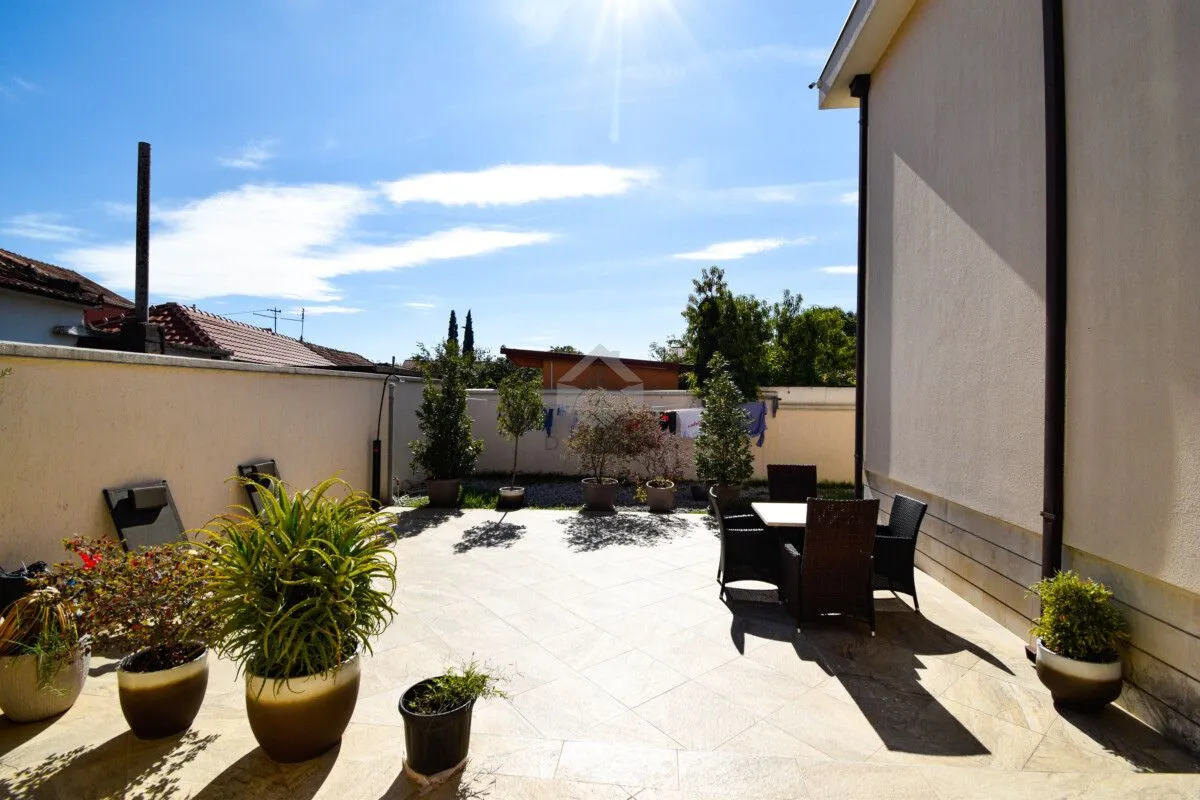Rent, house, 300m², Zabjelo, Podgorica
