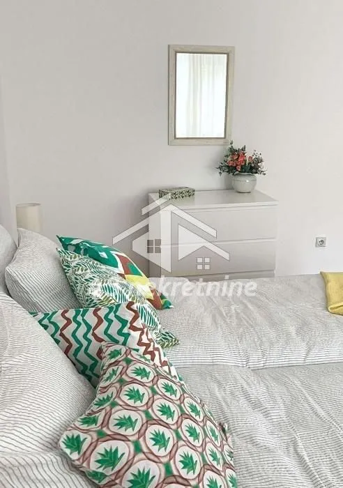 Izdavanje, dvosoban stan, 67m², Kalenić Pijaca, Vračar Sve Podlokacije