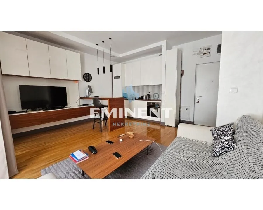 Izdavanje, dvosoban stan, 44m², Banovo Brdo, Beograd