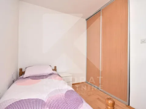 Rent, four bedroom apartment, 160m², Tološi, Podgorica - image 13