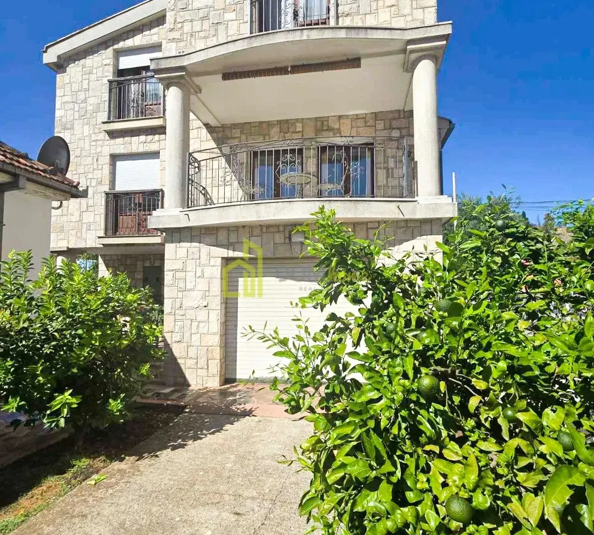 Rent, house, 270m², Masline, Podgorica