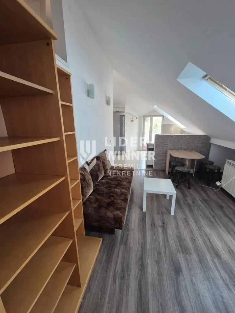 Izdavanje, trosoban stan, 65m², Julino Brdo, Beograd