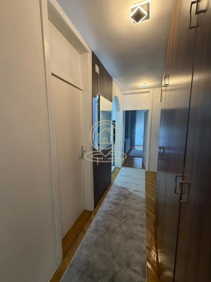 Izdavanje, dvosoban stan, 49m², Centar, Novi Sad