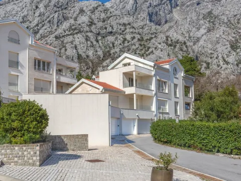 Prodaja, stan, 120m², Kotor, Crna Gora - image 3