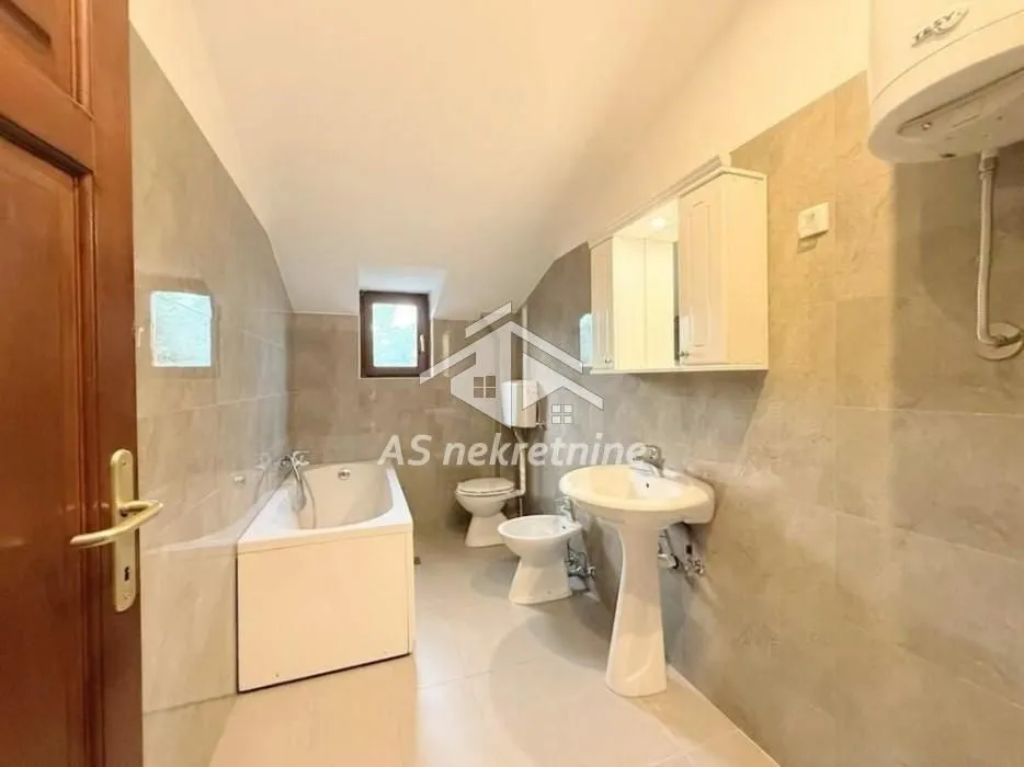 Izdavanje, stan, 210m², Savski Venac, Beograd