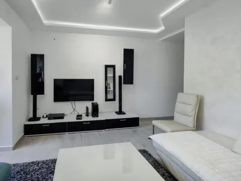 Prodaja, jednosoban stan, 47m², Dobrota, Kotor - image 5