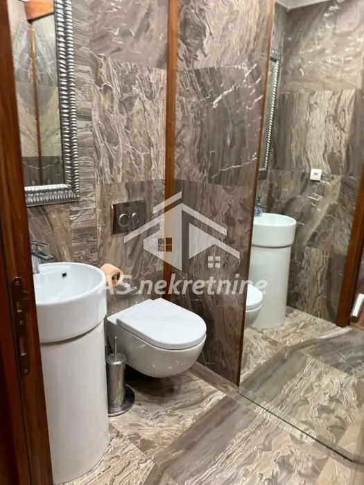 Rent, four bedroom apartment, 250m², Slavija, Vračar Sve Podlokacije