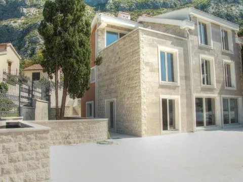 Sale, house, 500m², Dobrota, Kotor - image 2
