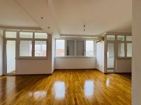 Rent, office space, 200m², Gintaš, Podgorica - image 2