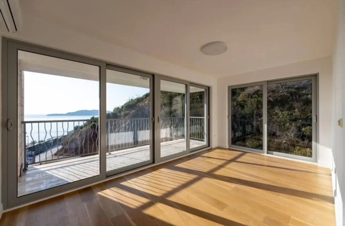 Sale, three bedroom apartment, 160m², Pržno, Budva