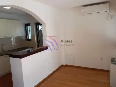 Sale, house, 340m², Tološi, Podgorica - image 9