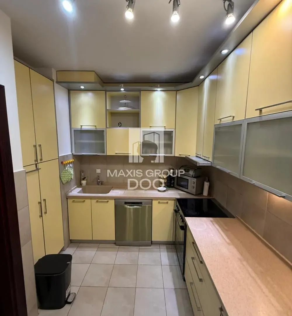 Izdavanje, trosoban stan, 81m², Čubura, Beograd
