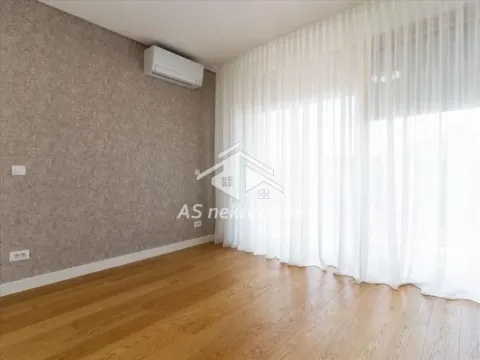 Izdavanje, trosoban stan, 104m², Vračar Sve Podlokacije, Beograd - image 9