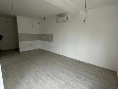 Prodaja, stan, 46m², Kotor, Crna Gora - image 5