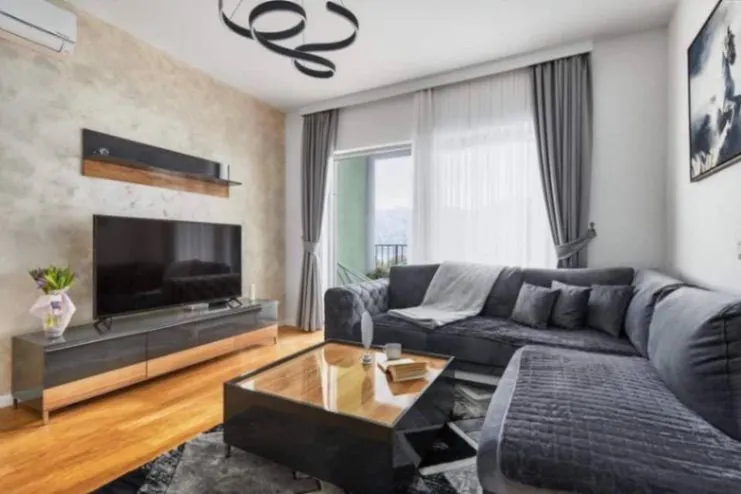 Prodaja, dvosoban stan, 74m², Dobrota, Kotor