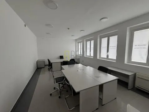 Rent, office space, 240m², Drač, Podgorica - image 11