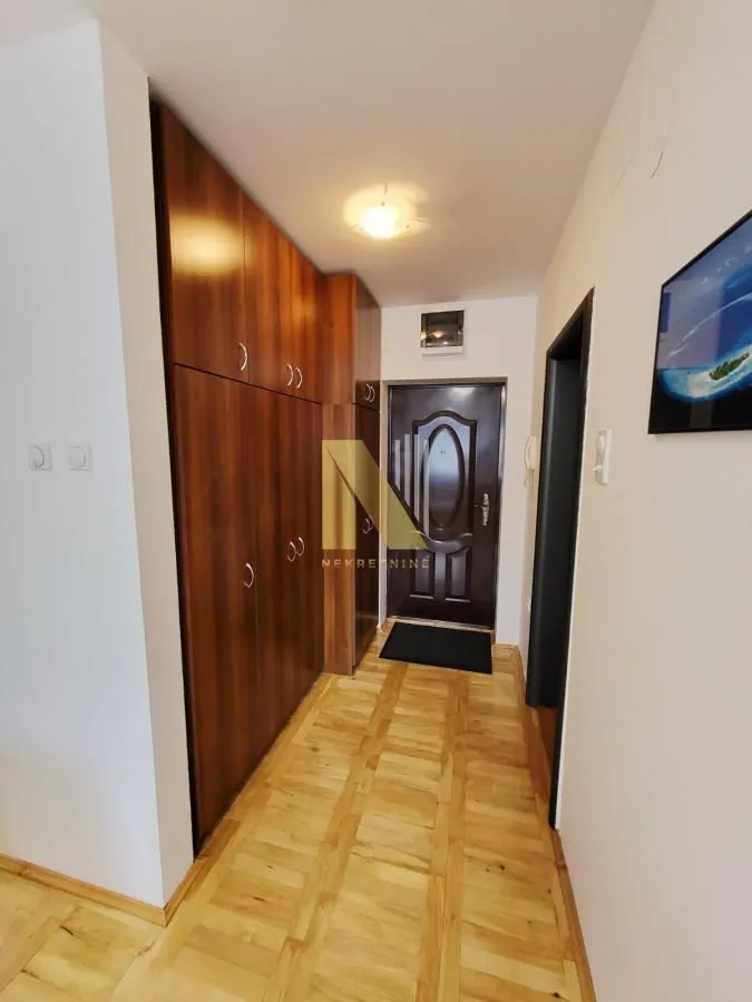 Izdavanje, garsonjera, 29m², Salajka, Novi Sad Sve Podlokacije